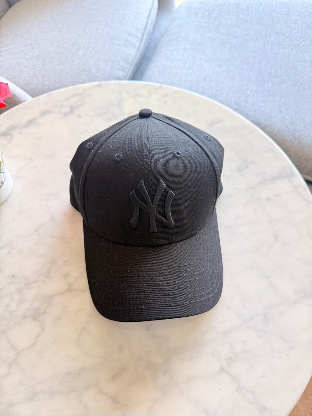 Black out NYC Yankees Woman’s Hat Cap 9Forty New Era Adjustable